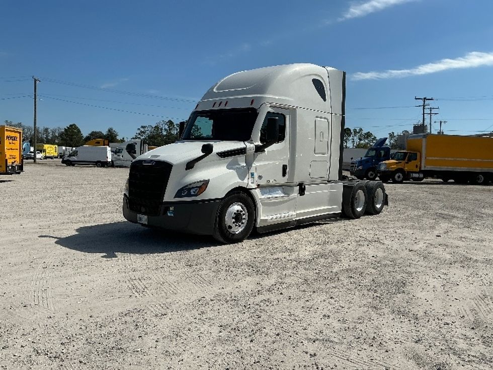 Sleeper Tractor-Heavy Duty Tractors-Freightliner-2021-T12664ST-Plant City-FL-445,786\n\t\tmiles-$ 68,750 - Image 3
