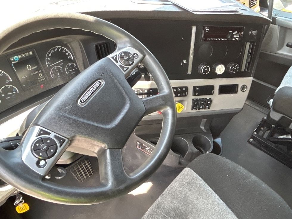 Sleeper Tractor-Heavy Duty Tractors-Freightliner-2021-T12664ST-Plant City-FL-589,605\n\t\tmiles-$ 56,500 - Image 10