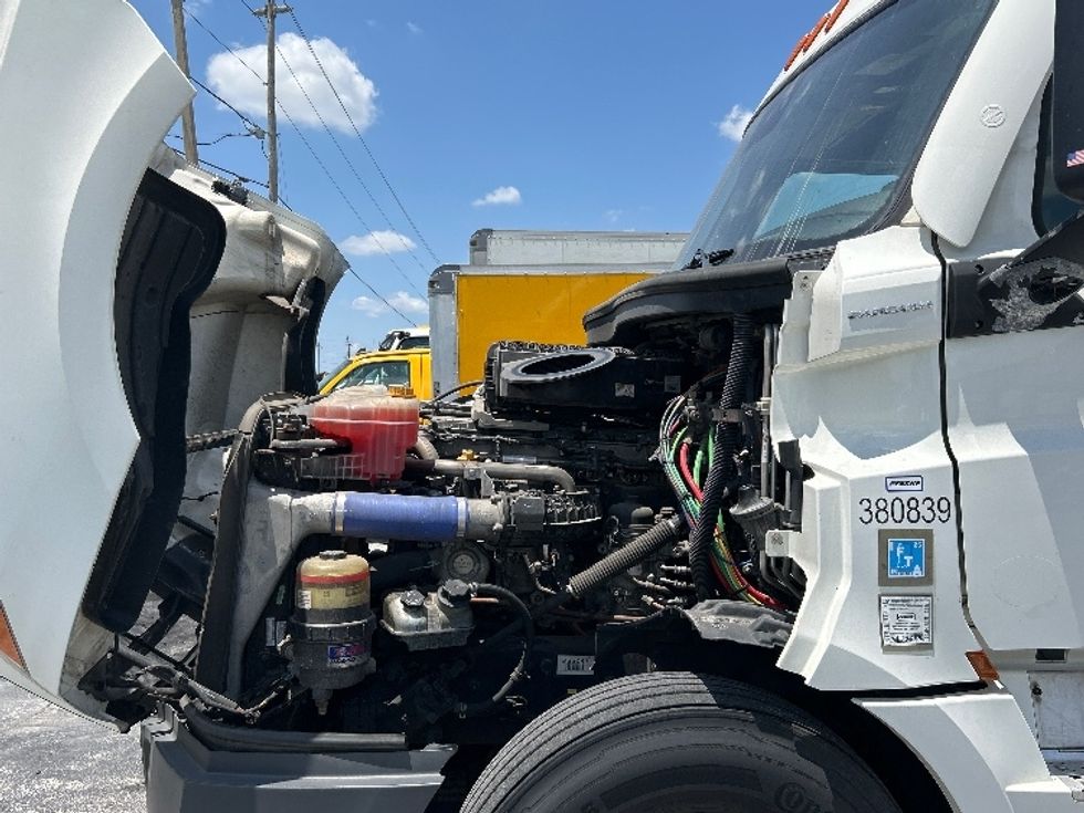 Sleeper Tractor-Heavy Duty Tractors-Freightliner-2021-T12664ST-Plant City-FL-589,605\n\t\tmiles-$ 56,500 - Image 21