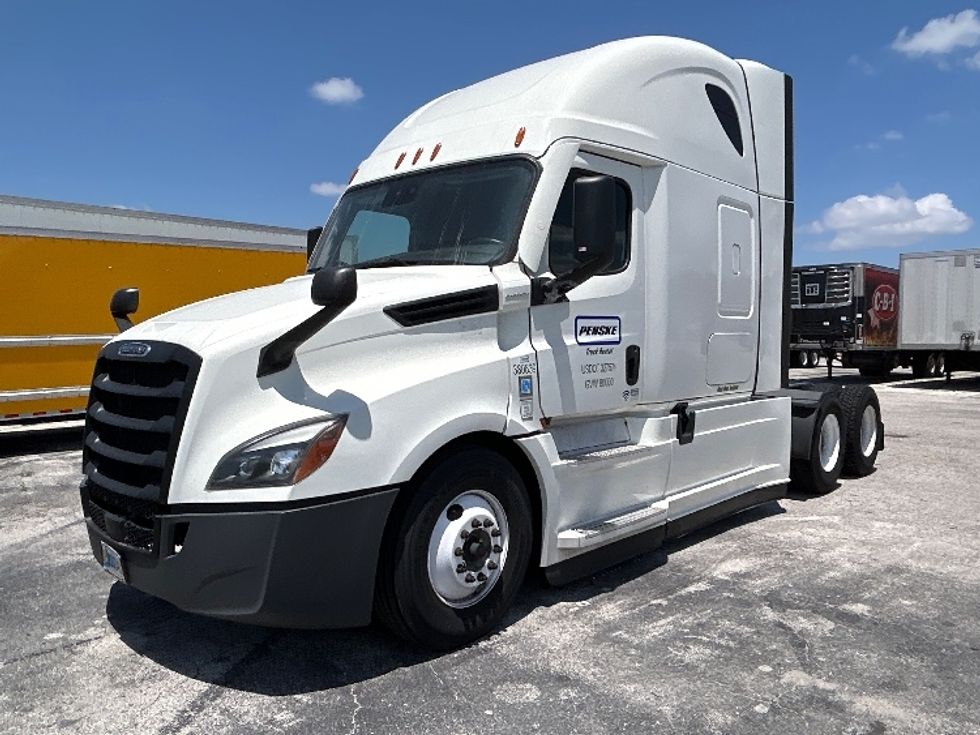 Sleeper Tractor-Heavy Duty Tractors-Freightliner-2021-T12664ST-Plant City-FL-589,605\n\t\tmiles-$ 56,500 - Image 3