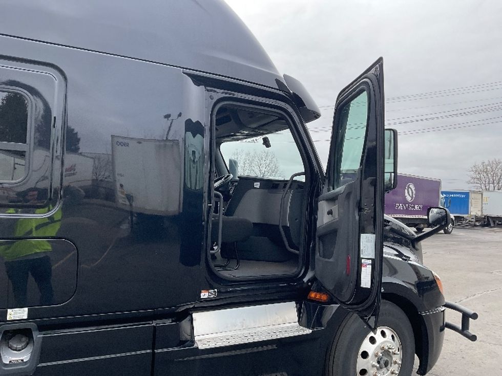 Sleeper Tractor-Heavy Duty Tractors-Freightliner-2021-T12664ST-Plymouth-MI-255,714\n\t\tmiles-$ 71,000 - Image 13