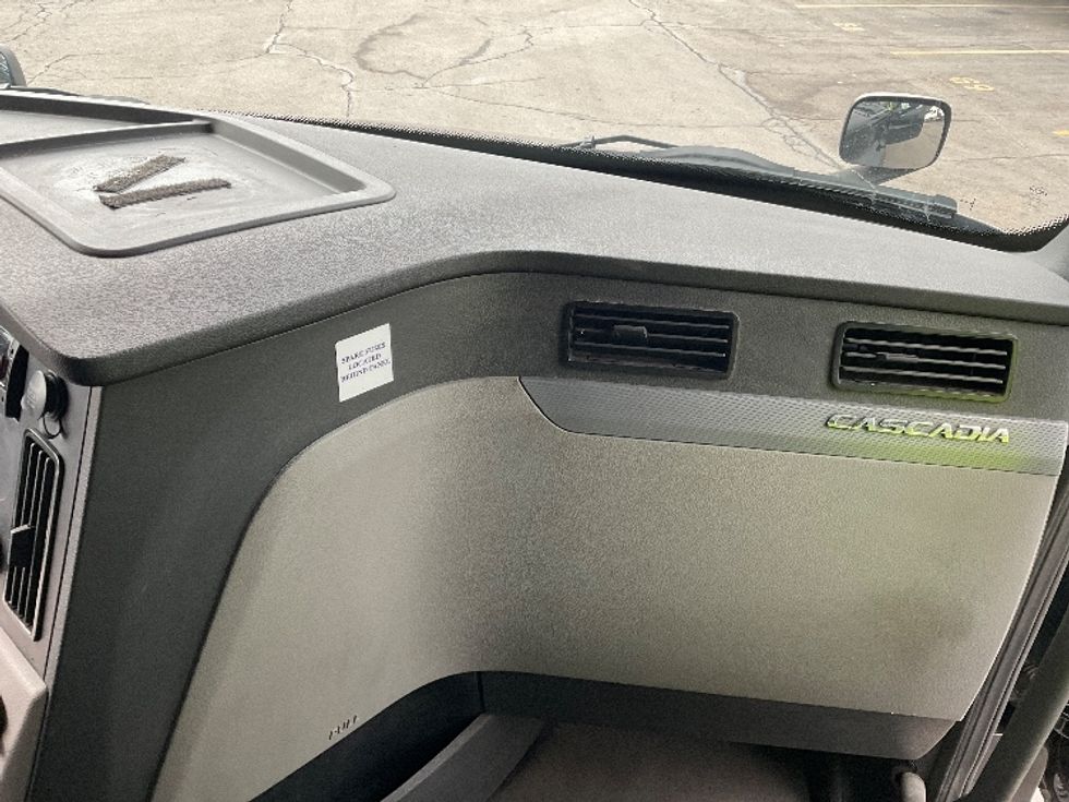 Sleeper Tractor-Heavy Duty Tractors-Freightliner-2021-T12664ST-Plymouth-MI-255,714\n\t\tmiles-$ 71,000 - Image 14