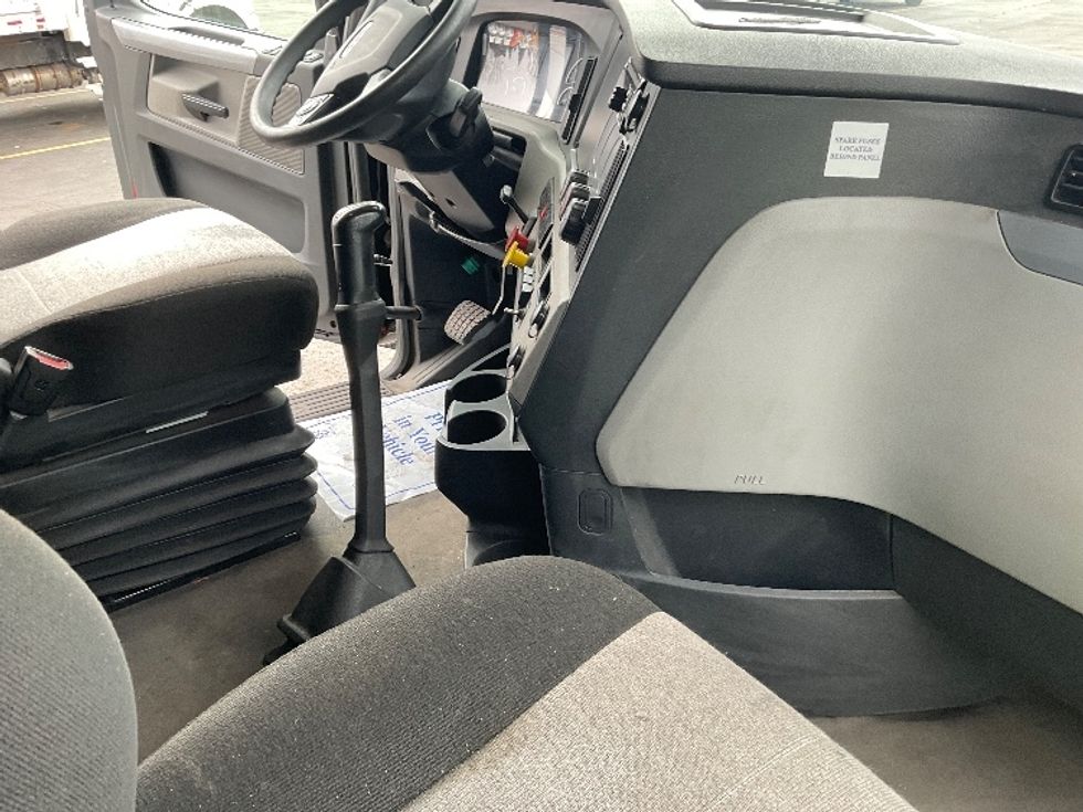 Sleeper Tractor-Heavy Duty Tractors-Freightliner-2021-T12664ST-Plymouth-MI-255,714\n\t\tmiles-$ 71,000 - Image 15