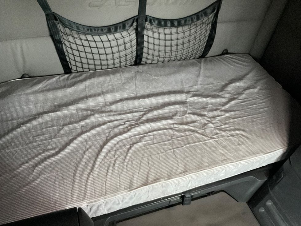 Sleeper Tractor-Heavy Duty Tractors-Freightliner-2021-T12664ST-Plymouth-MI-255,714\n\t\tmiles-$ 71,000 - Image 17