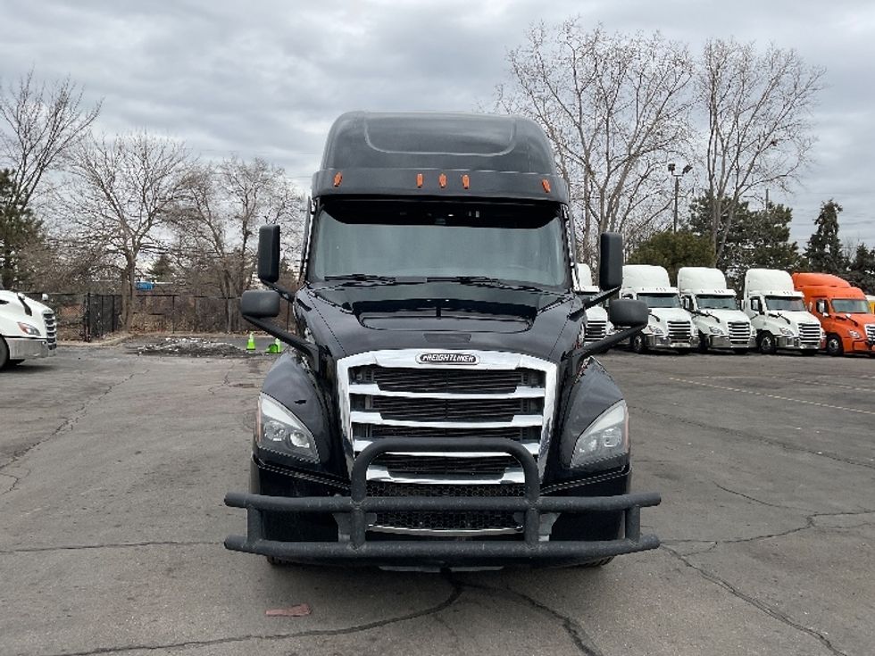 Sleeper Tractor-Heavy Duty Tractors-Freightliner-2021-T12664ST-Plymouth-MI-255,714\n\t\tmiles-$ 71,000 - Image 2