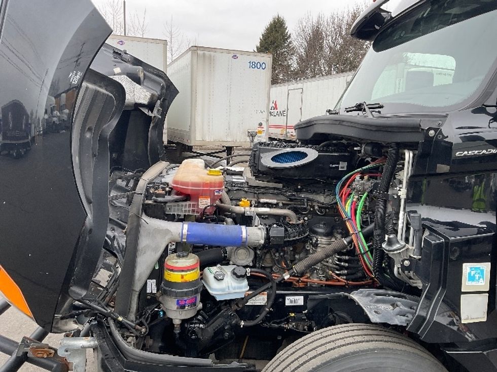 Sleeper Tractor-Heavy Duty Tractors-Freightliner-2021-T12664ST-Plymouth-MI-255,714\n\t\tmiles-$ 71,000 - Image 21