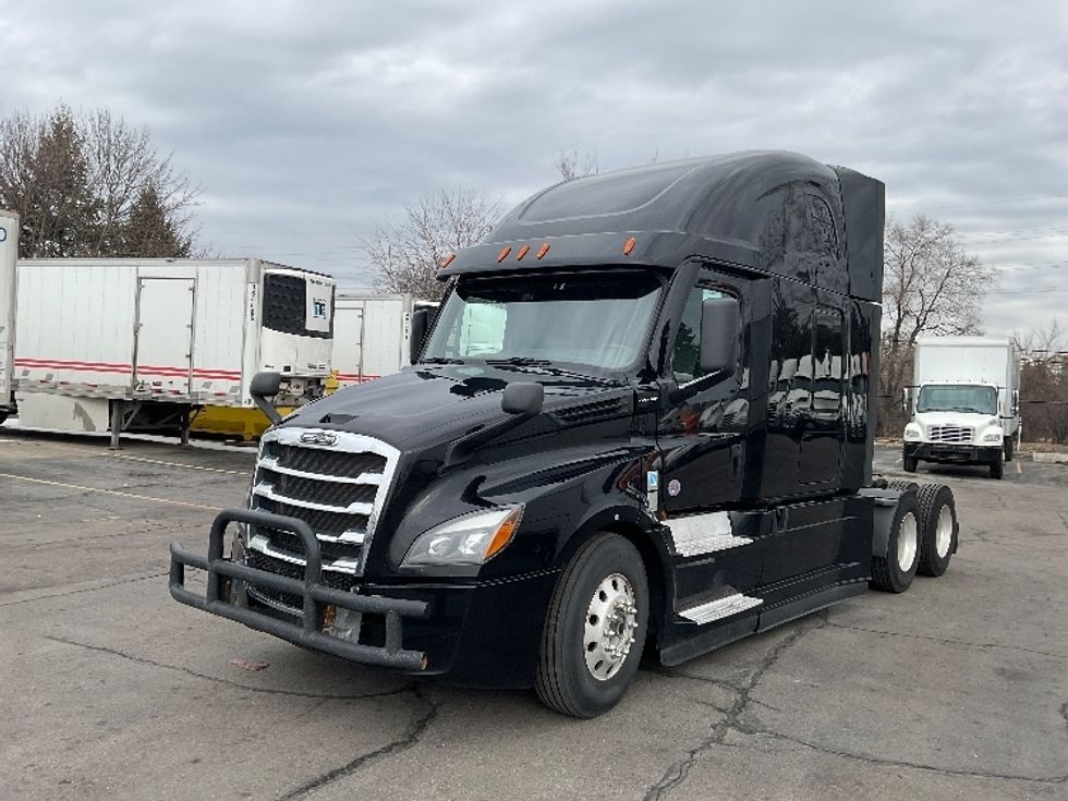 Sleeper Tractor-Heavy Duty Tractors-Freightliner-2021-T12664ST-Plymouth-MI-255,714\n\t\tmiles-$ 71,000 - Image 3
