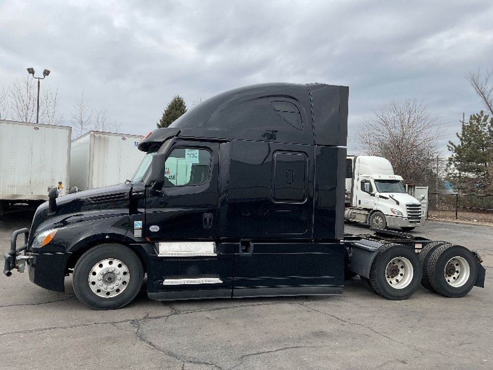 Sleeper Tractor-Heavy Duty Tractors-Freightliner-2021-T12664ST-Plymouth-MI-255,714\n\t\tmiles-$ 71,000 - Image 4