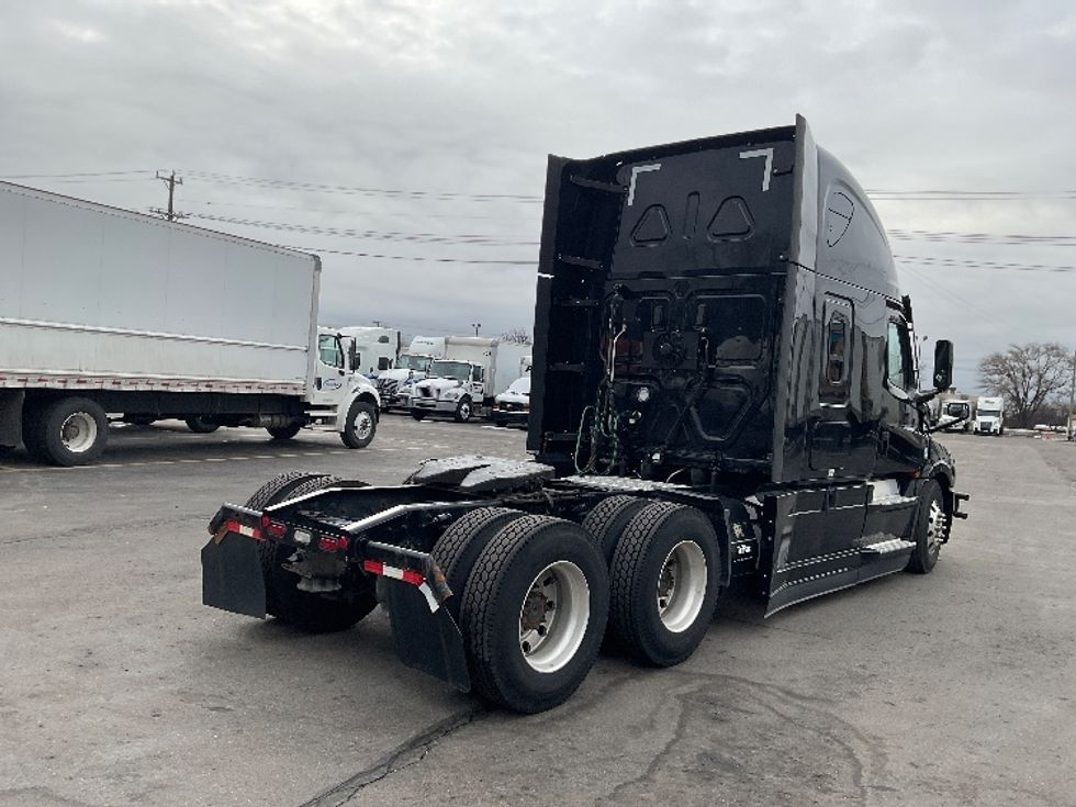 Sleeper Tractor-Heavy Duty Tractors-Freightliner-2021-T12664ST-Plymouth-MI-255,714\n\t\tmiles-$ 71,000 - Image 7