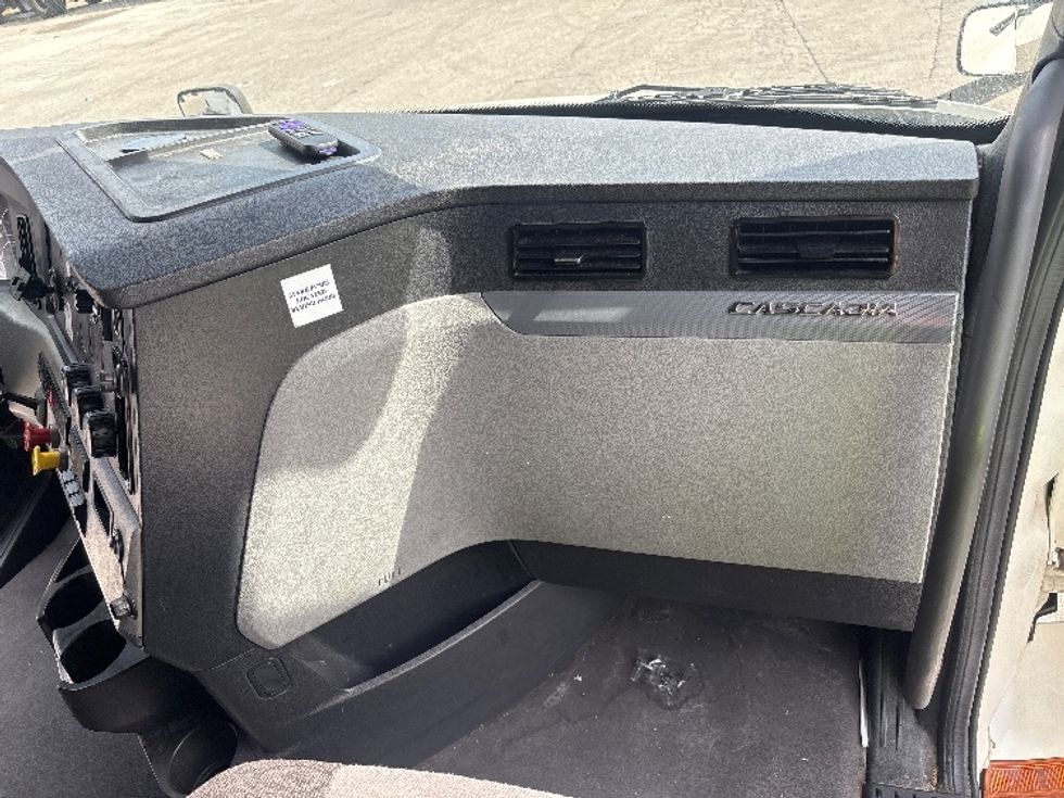 Sleeper Tractor-Heavy Duty Tractors-Freightliner-2021-T12664ST-Pompano Beach-FL-565,428\n\t\tmiles-$ 57,750 - Image 13