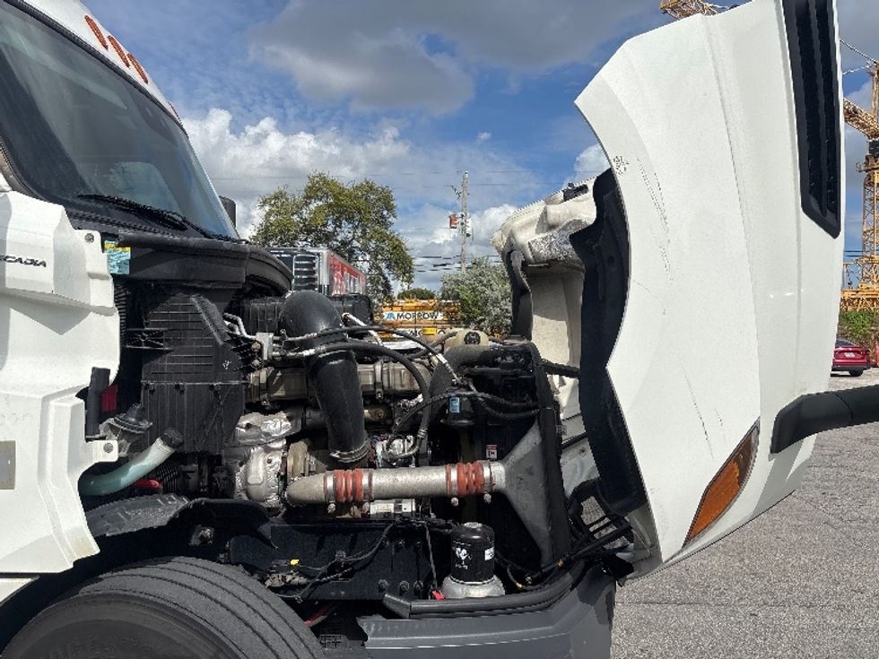 Sleeper Tractor-Heavy Duty Tractors-Freightliner-2021-T12664ST-Pompano Beach-FL-565,428\n\t\tmiles-$ 57,750 - Image 19