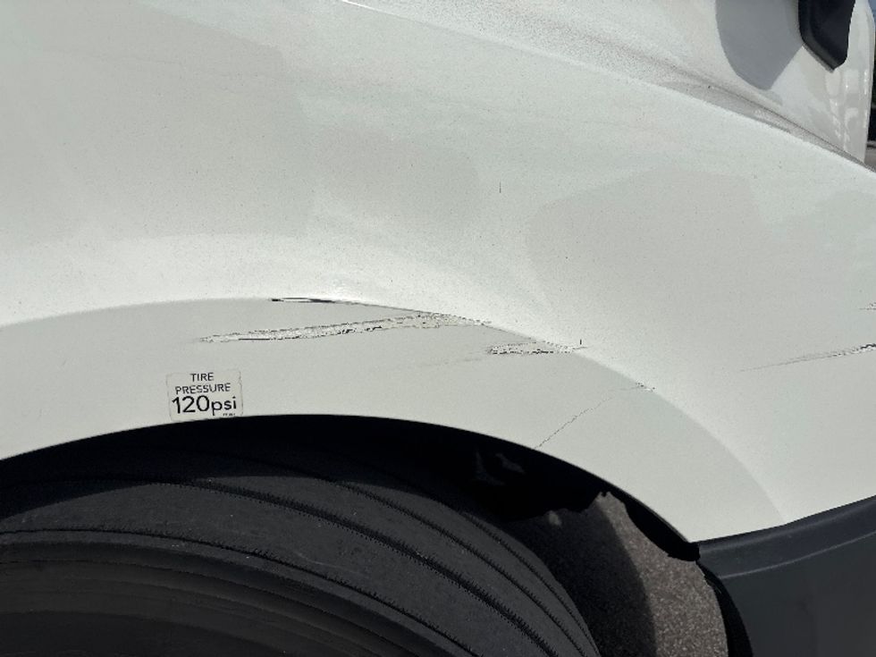 Sleeper Tractor-Heavy Duty Tractors-Freightliner-2021-T12664ST-Pompano Beach-FL-565,428\n\t\tmiles-$ 57,750 - Image 21