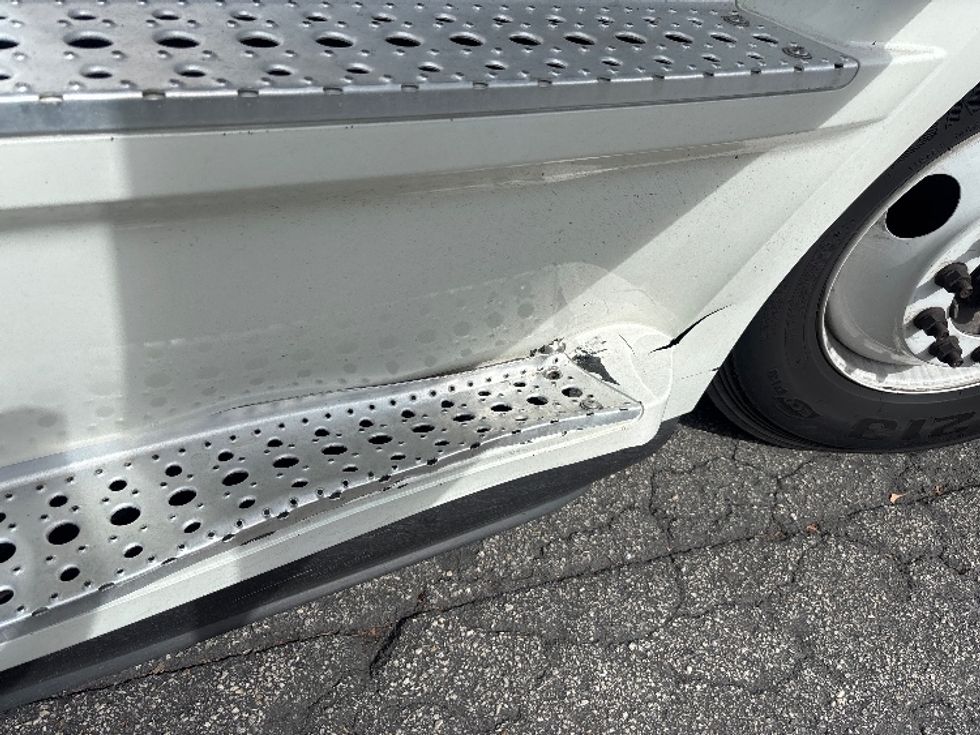 Sleeper Tractor-Heavy Duty Tractors-Freightliner-2021-T12664ST-Pompano Beach-FL-565,428\n\t\tmiles-$ 57,750 - Image 22