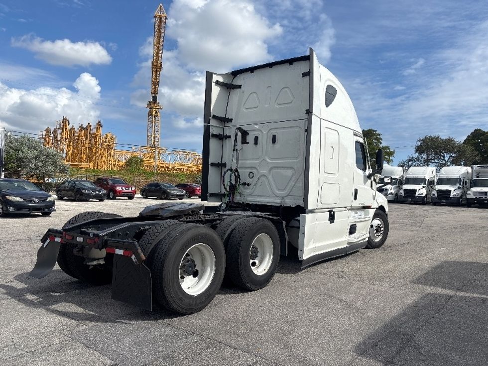 Sleeper Tractor-Heavy Duty Tractors-Freightliner-2021-T12664ST-Pompano Beach-FL-565,428\n\t\tmiles-$ 57,750 - Image 6