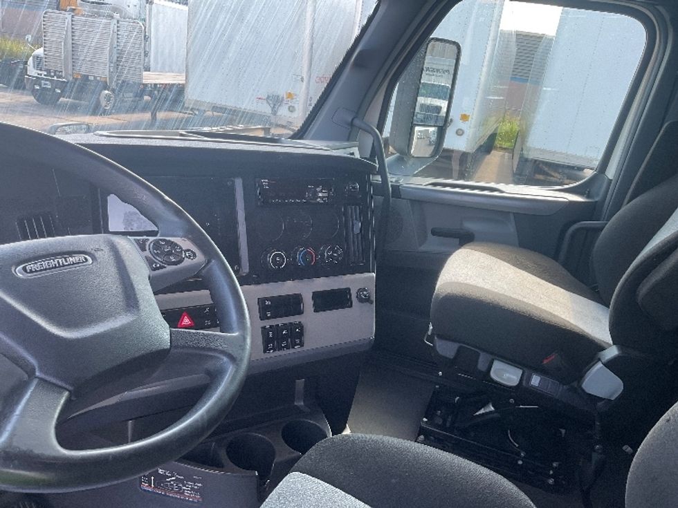 Sleeper Tractor-Heavy Duty Tractors-Freightliner-2021-T12664ST-Poplar Bluff-MO-489,268\n\t\tmiles-$ 66,500 - Image 10