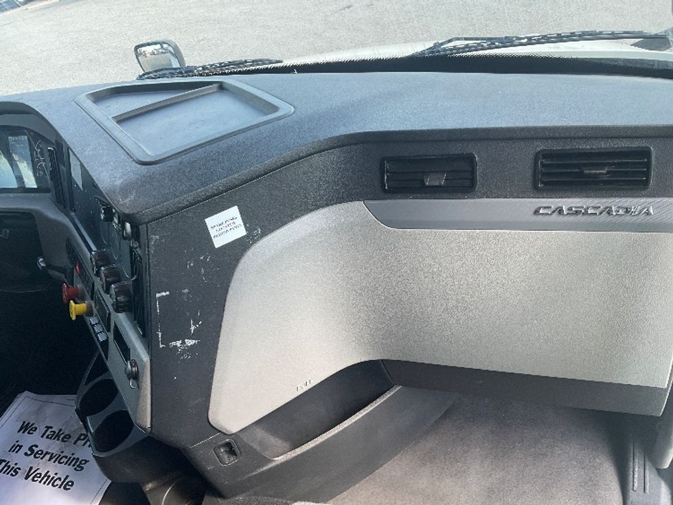 Sleeper Tractor-Heavy Duty Tractors-Freightliner-2021-T12664ST-Poplar Bluff-MO-489,268\n\t\tmiles-$ 66,500 - Image 14