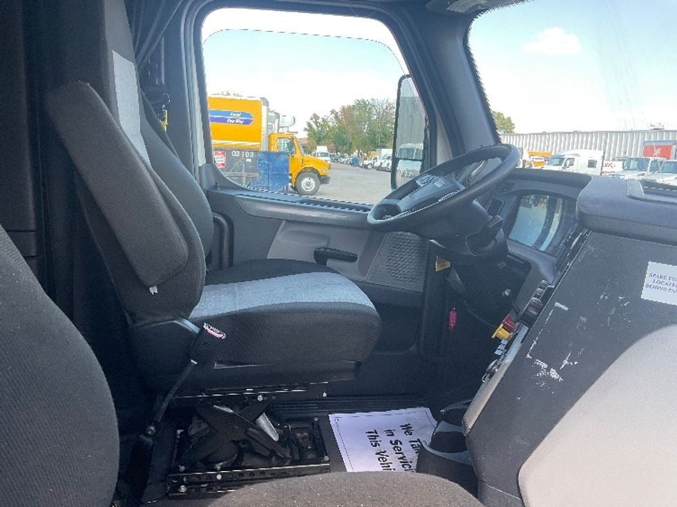 Sleeper Tractor-Heavy Duty Tractors-Freightliner-2021-T12664ST-Poplar Bluff-MO-489,268\n\t\tmiles-$ 66,500 - Image 15