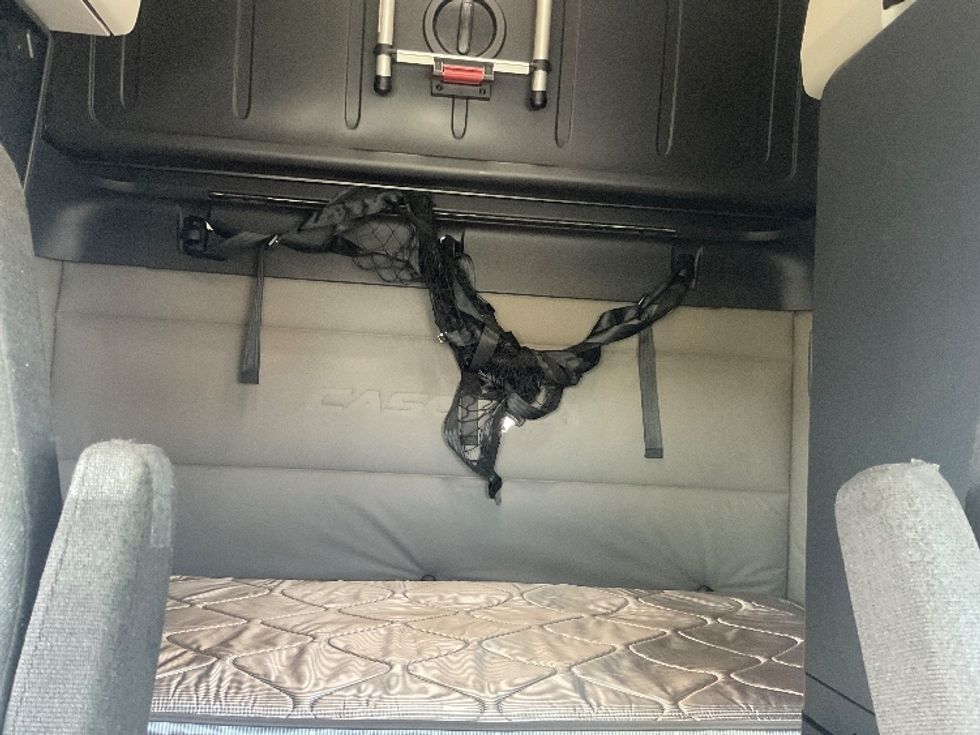 Sleeper Tractor-Heavy Duty Tractors-Freightliner-2021-T12664ST-Poplar Bluff-MO-489,268\n\t\tmiles-$ 66,500 - Image 16