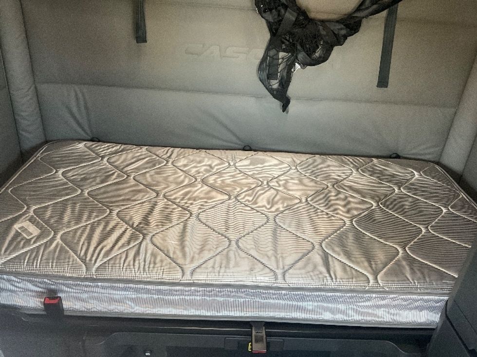 Sleeper Tractor-Heavy Duty Tractors-Freightliner-2021-T12664ST-Poplar Bluff-MO-489,268\n\t\tmiles-$ 66,500 - Image 17