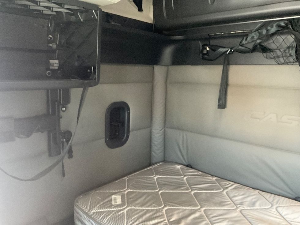 Sleeper Tractor-Heavy Duty Tractors-Freightliner-2021-T12664ST-Poplar Bluff-MO-489,268\n\t\tmiles-$ 66,500 - Image 19