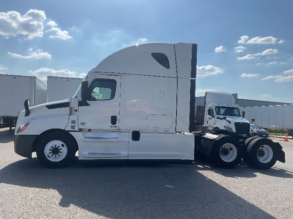 Sleeper Tractor-Heavy Duty Tractors-Freightliner-2021-T12664ST-Poplar Bluff-MO-489,268\n\t\tmiles-$ 66,500 - Image 4