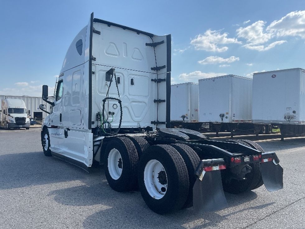 Sleeper Tractor-Heavy Duty Tractors-Freightliner-2021-T12664ST-Poplar Bluff-MO-489,268\n\t\tmiles-$ 66,500 - Image 5