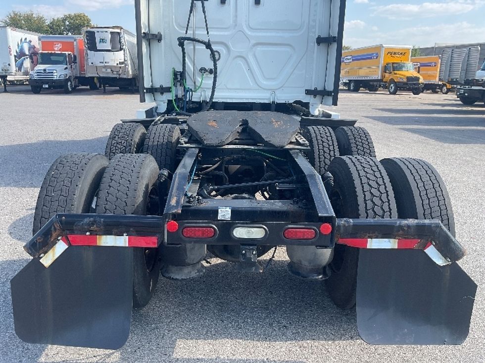 Sleeper Tractor-Heavy Duty Tractors-Freightliner-2021-T12664ST-Poplar Bluff-MO-489,268\n\t\tmiles-$ 66,500 - Image 6