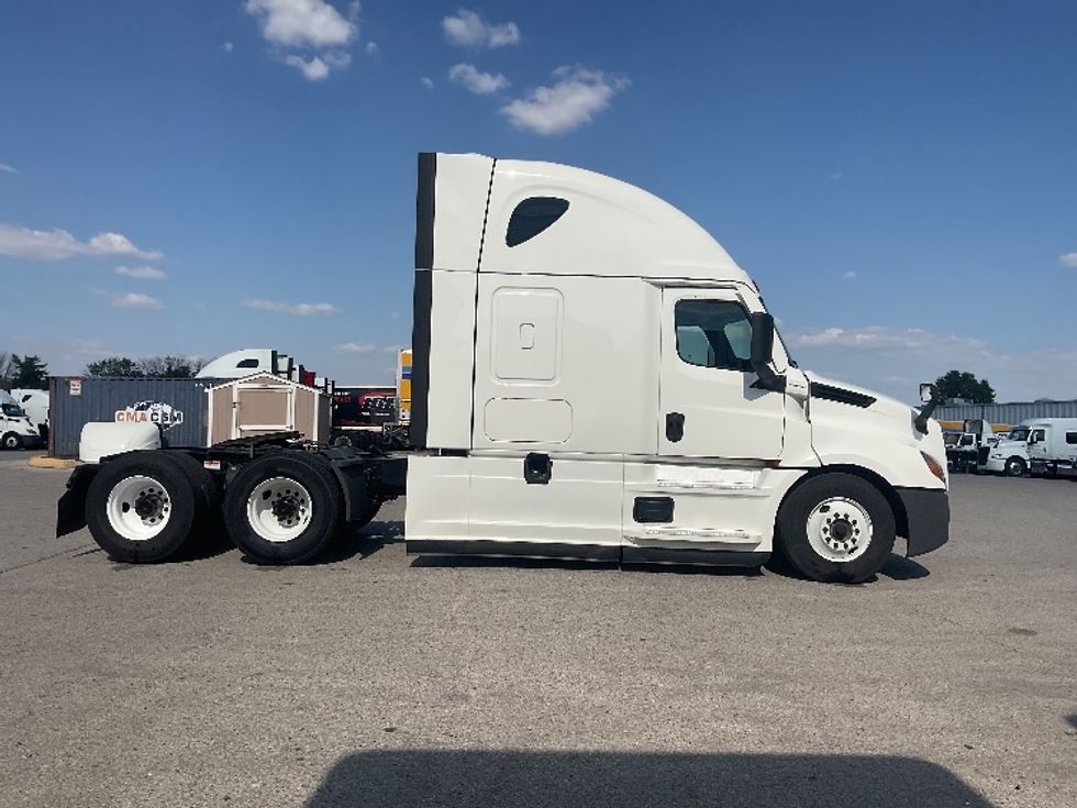 Sleeper Tractor-Heavy Duty Tractors-Freightliner-2021-T12664ST-Poplar Bluff-MO-489,268\n\t\tmiles-$ 66,500 - Image 8