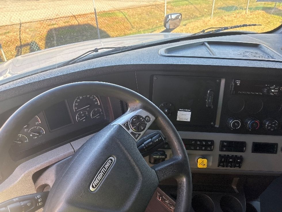 Sleeper Tractor-Heavy Duty Tractors-Freightliner-2021-T12664ST-Poplar Bluff-MO-513,247\n\t\tmiles-$ 63,500 - Image 10