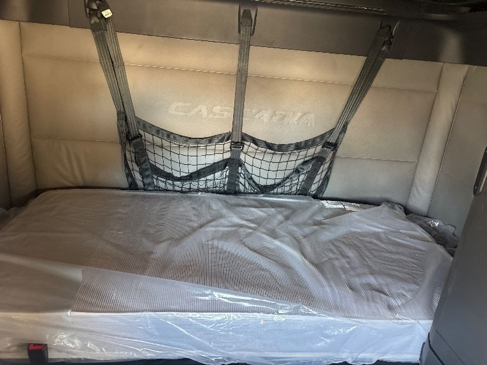 Sleeper Tractor-Heavy Duty Tractors-Freightliner-2021-T12664ST-Poplar Bluff-MO-513,247\n\t\tmiles-$ 63,500 - Image 15