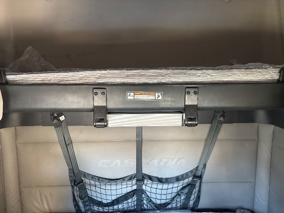 Sleeper Tractor-Heavy Duty Tractors-Freightliner-2021-T12664ST-Poplar Bluff-MO-513,247\n\t\tmiles-$ 63,500 - Image 16