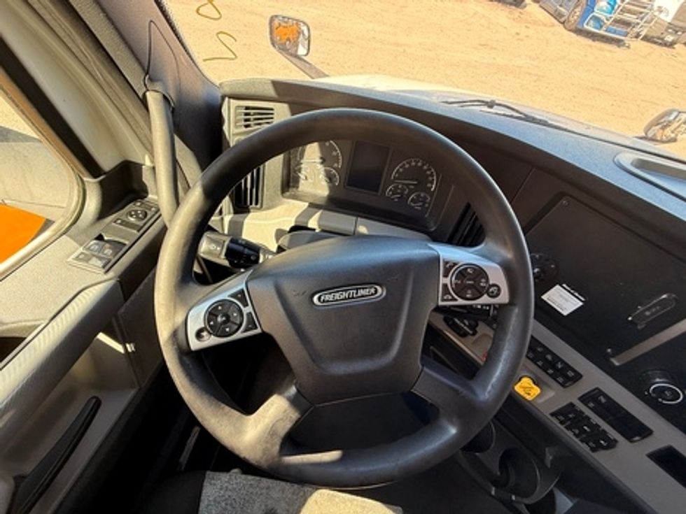 Sleeper Tractor-Heavy Duty Tractors-Freightliner-2021-T12664ST-Poplar Bluff-MO-513,247\n\t\tmiles-$ 63,500 - Image 21