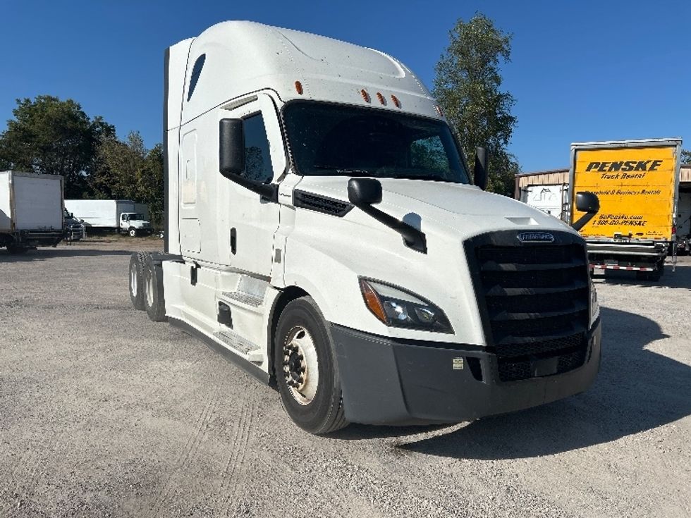 Sleeper Tractor-Heavy Duty Tractors-Freightliner-2021-T12664ST-Poplar Bluff-MO-561,622\n\t\tmiles-$ 59,250 - Image 1