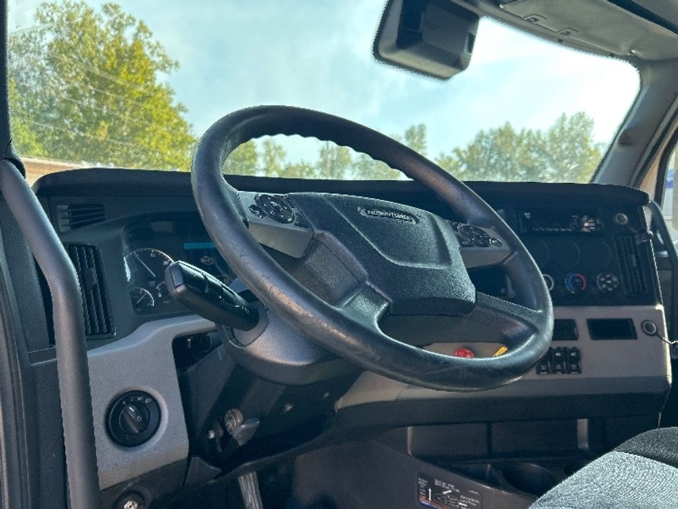 Sleeper Tractor-Heavy Duty Tractors-Freightliner-2021-T12664ST-Poplar Bluff-MO-561,622\n\t\tmiles-$ 59,250 - Image 10