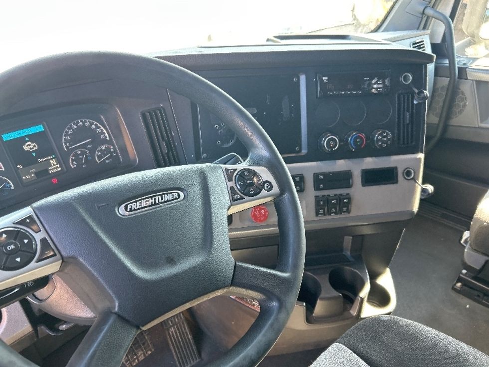 Sleeper Tractor-Heavy Duty Tractors-Freightliner-2021-T12664ST-Poplar Bluff-MO-561,622\n\t\tmiles-$ 59,250 - Image 11