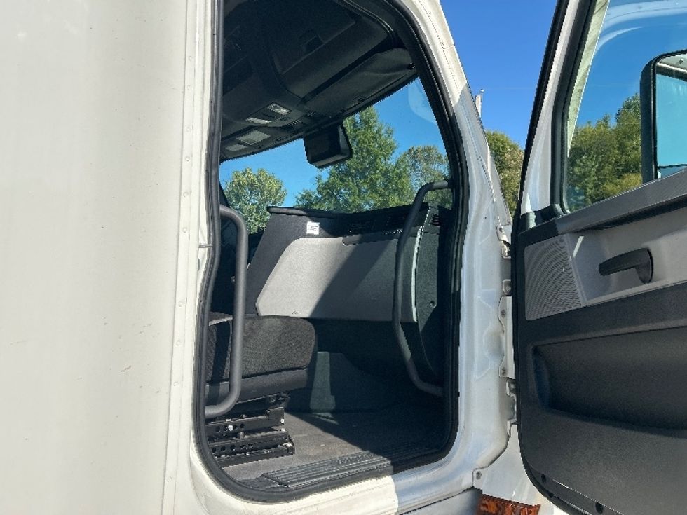 Sleeper Tractor-Heavy Duty Tractors-Freightliner-2021-T12664ST-Poplar Bluff-MO-561,622\n\t\tmiles-$ 59,250 - Image 13