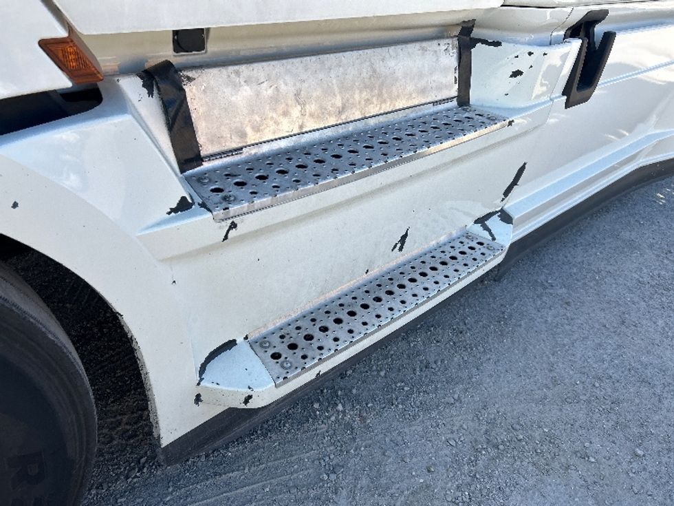 Sleeper Tractor-Heavy Duty Tractors-Freightliner-2021-T12664ST-Poplar Bluff-MO-561,622\n\t\tmiles-$ 59,250 - Image 24