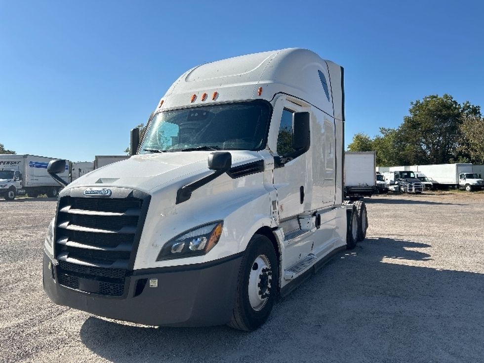 Sleeper Tractor-Heavy Duty Tractors-Freightliner-2021-T12664ST-Poplar Bluff-MO-561,622\n\t\tmiles-$ 59,250 - Image 3