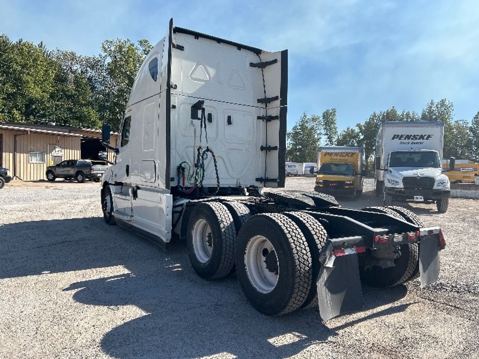 Sleeper Tractor-Heavy Duty Tractors-Freightliner-2021-T12664ST-Poplar Bluff-MO-561,622\n\t\tmiles-$ 59,250 - Image 5