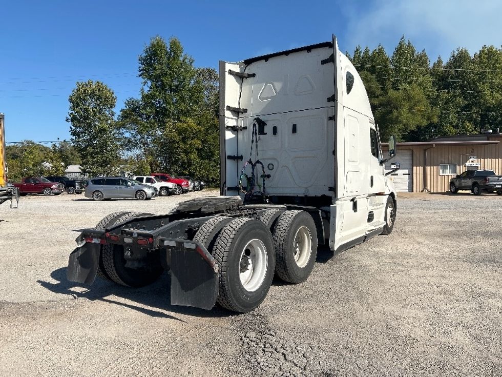 Sleeper Tractor-Heavy Duty Tractors-Freightliner-2021-T12664ST-Poplar Bluff-MO-561,622\n\t\tmiles-$ 59,250 - Image 7