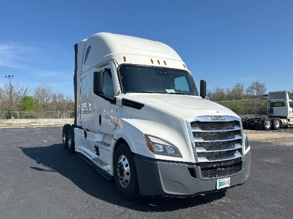 Sleeper Tractor-Heavy Duty Tractors-Freightliner-2021-T12664ST-Poplar Bluff-MO-565,229\n\t\tmiles-$ 60,250 - Image 1