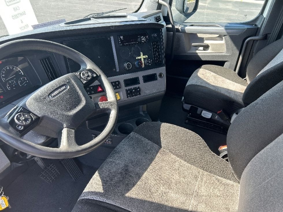 Sleeper Tractor-Heavy Duty Tractors-Freightliner-2021-T12664ST-Poplar Bluff-MO-565,229\n\t\tmiles-$ 60,250 - Image 10