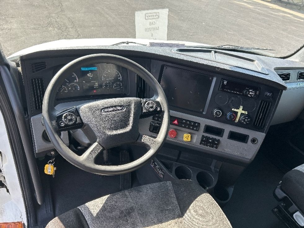 Sleeper Tractor-Heavy Duty Tractors-Freightliner-2021-T12664ST-Poplar Bluff-MO-565,229\n\t\tmiles-$ 60,250 - Image 11