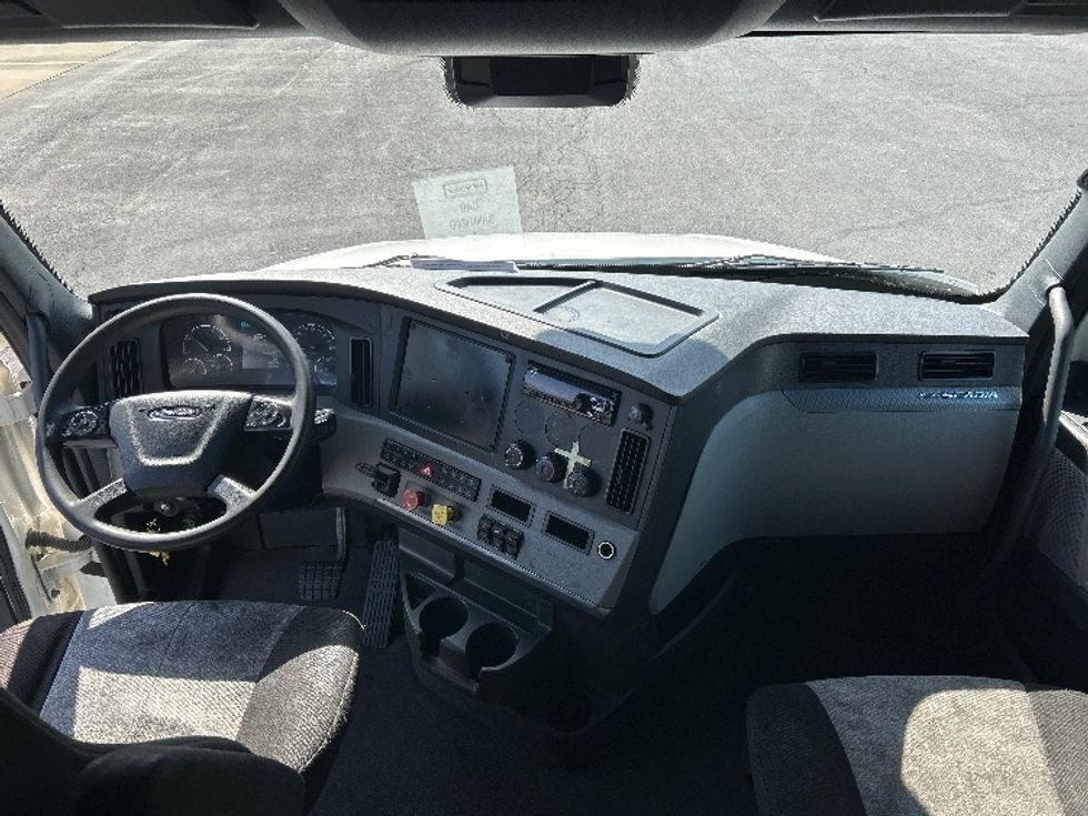 Sleeper Tractor-Heavy Duty Tractors-Freightliner-2021-T12664ST-Poplar Bluff-MO-565,229\n\t\tmiles-$ 60,250 - Image 12