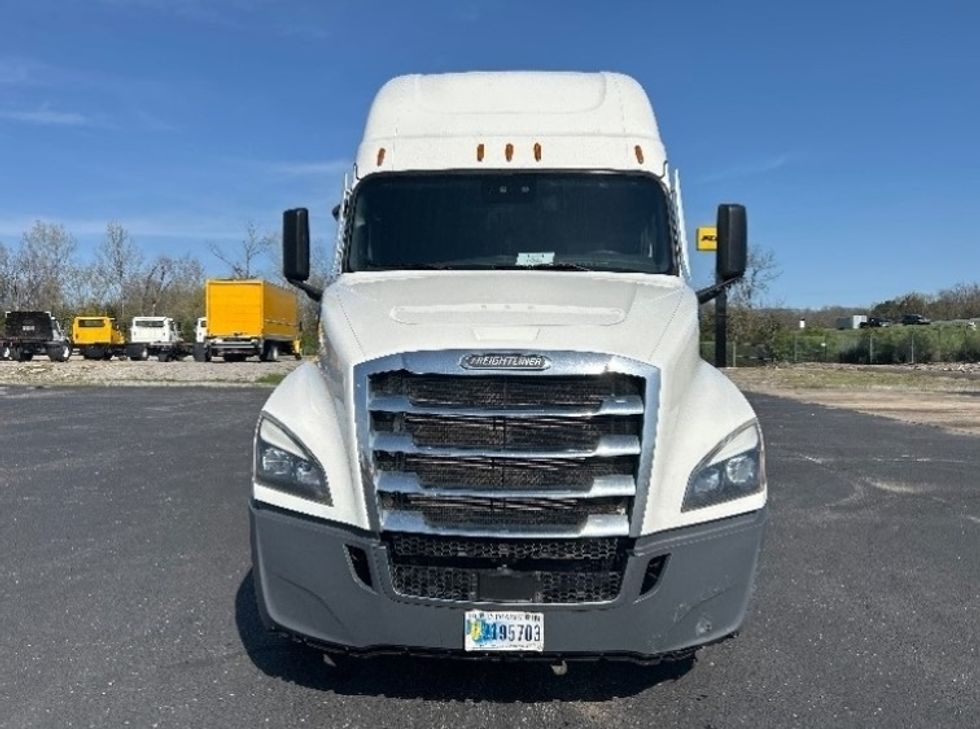 Sleeper Tractor-Heavy Duty Tractors-Freightliner-2021-T12664ST-Poplar Bluff-MO-565,229\n\t\tmiles-$ 60,250 - Image 2