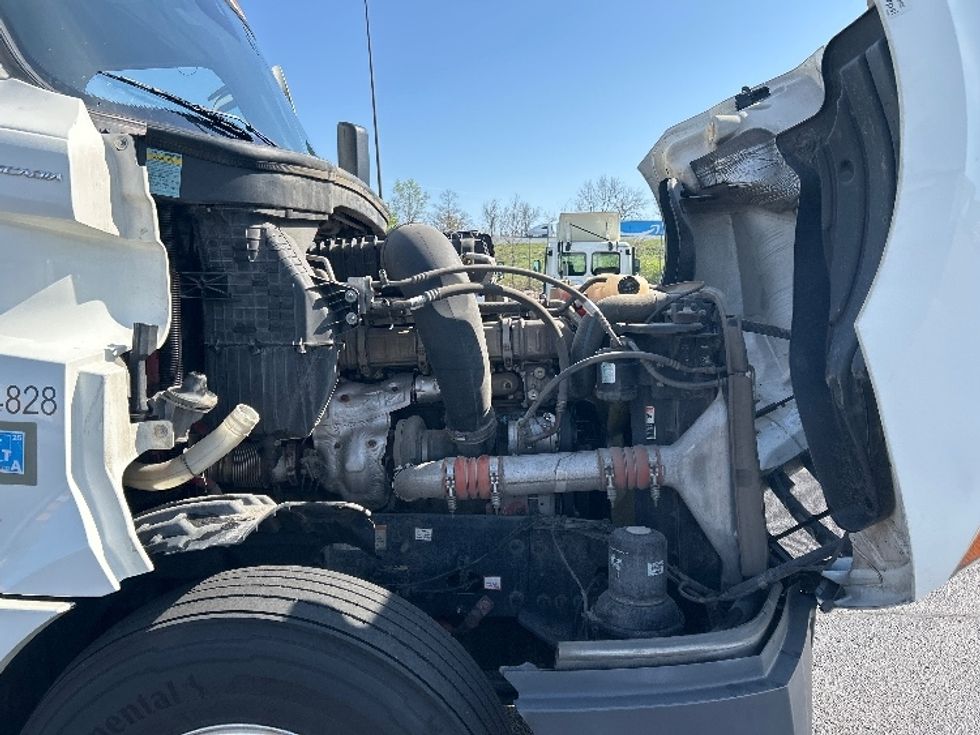 Sleeper Tractor-Heavy Duty Tractors-Freightliner-2021-T12664ST-Poplar Bluff-MO-565,229\n\t\tmiles-$ 60,250 - Image 20