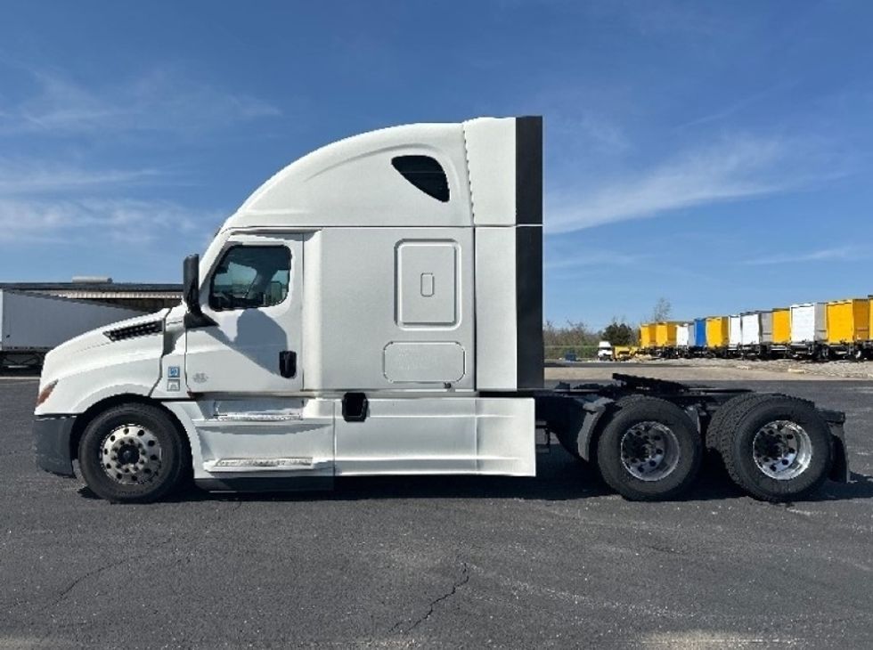 Sleeper Tractor-Heavy Duty Tractors-Freightliner-2021-T12664ST-Poplar Bluff-MO-565,229\n\t\tmiles-$ 60,250 - Image 4
