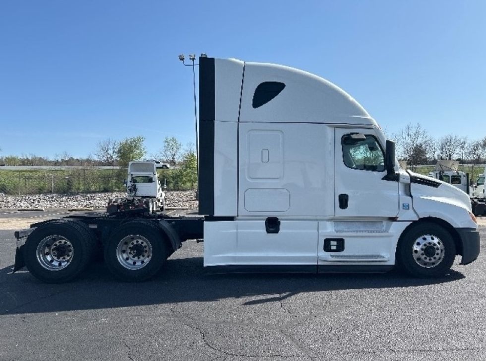 Sleeper Tractor-Heavy Duty Tractors-Freightliner-2021-T12664ST-Poplar Bluff-MO-565,229\n\t\tmiles-$ 60,250 - Image 8