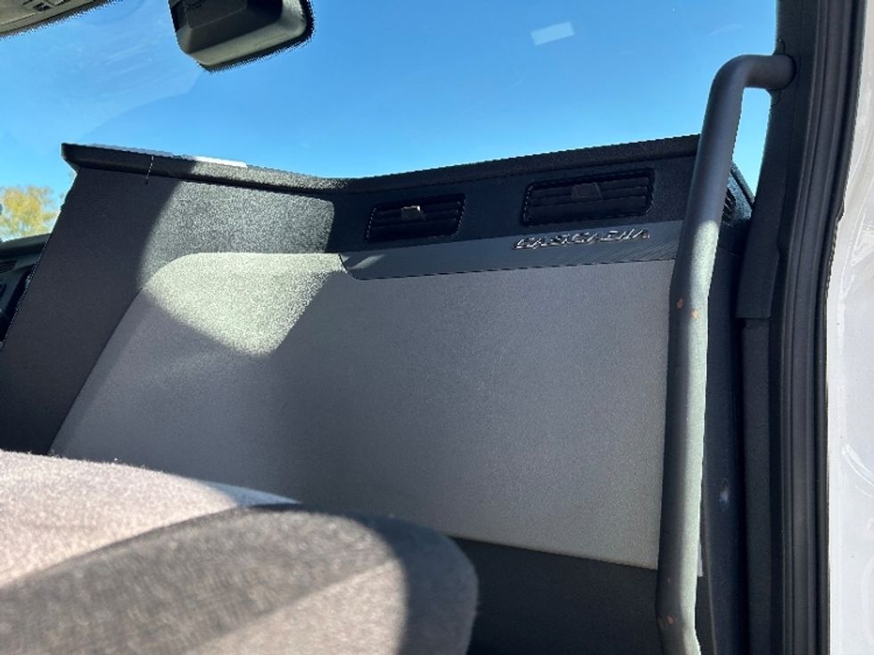 Sleeper Tractor-Heavy Duty Tractors-Freightliner-2021-T12664ST-Poplar Bluff-MO-608,686\n\t\tmiles-$ 52,250 - Image 14