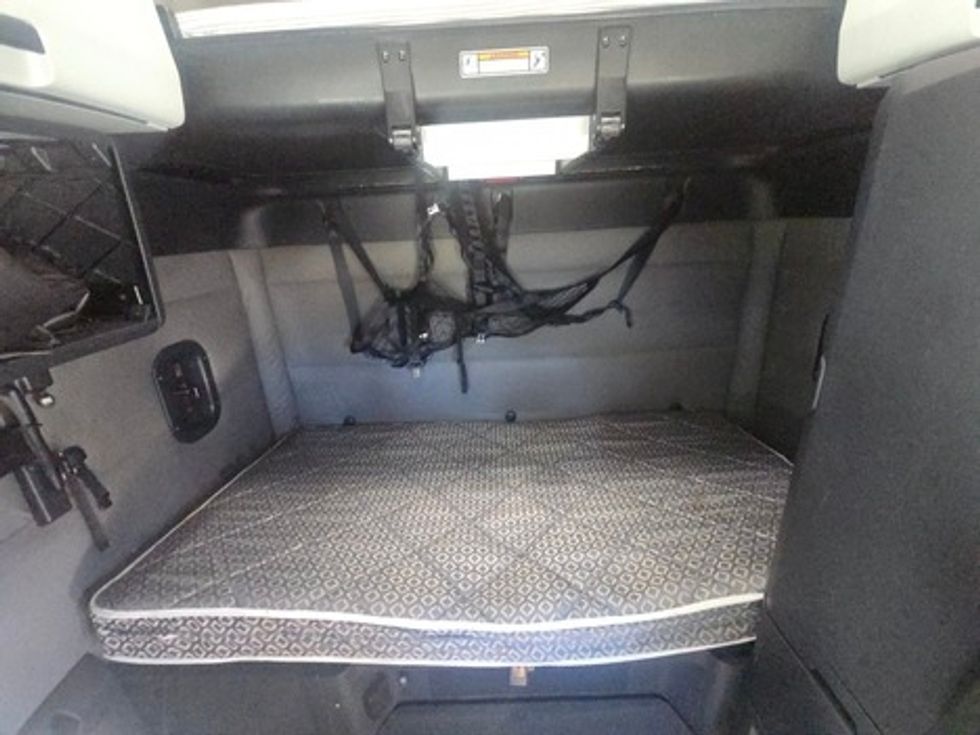 Sleeper Tractor-Heavy Duty Tractors-Freightliner-2021-T12664ST-Poplar Bluff-MO-608,686\n\t\tmiles-$ 52,250 - Image 16